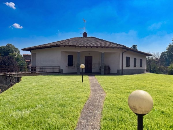 casa indipendente in vendita a Cantello