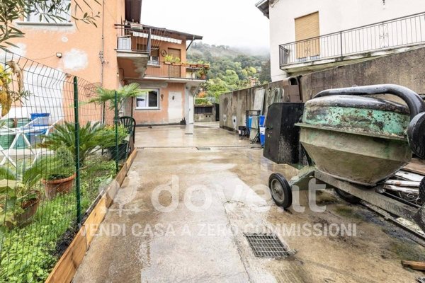 casa indipendente in vendita a Caravate