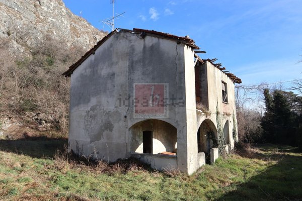 casa indipendente in vendita a Caravate