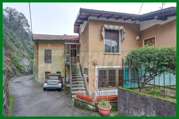 casa indipendente in vendita a Caravate in zona Canton d'Oro