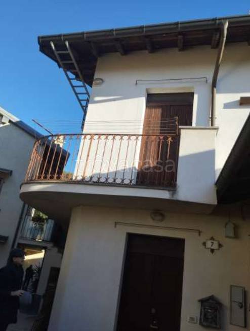 casa indipendente in vendita a Caravate in zona Fornazze