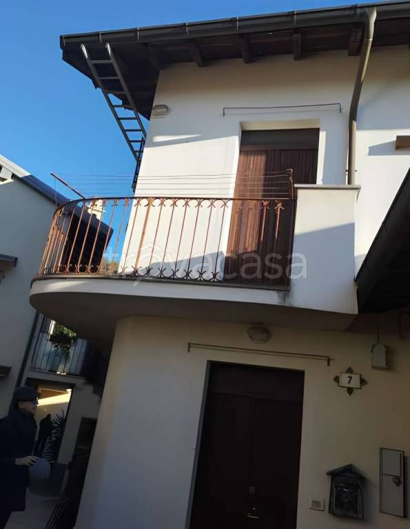 appartamento in vendita a Caravate in zona Fornazze