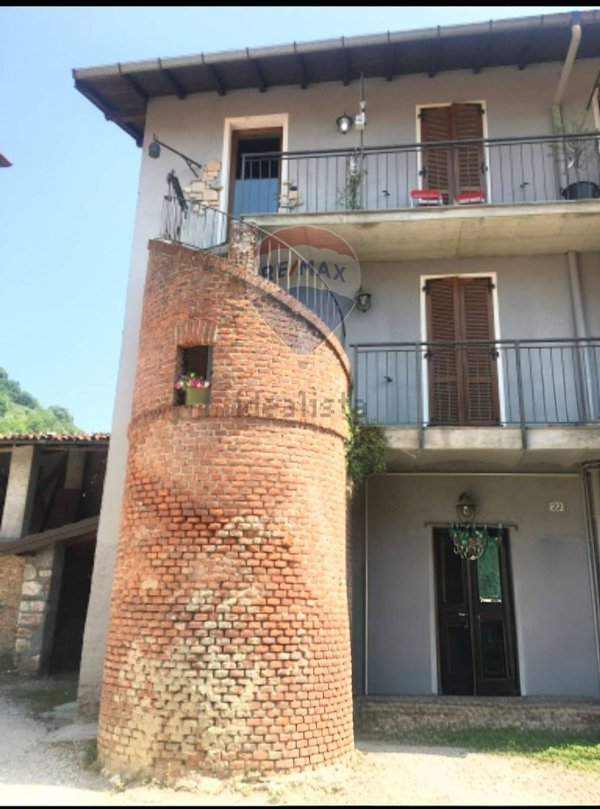 appartamento in vendita a Caravate