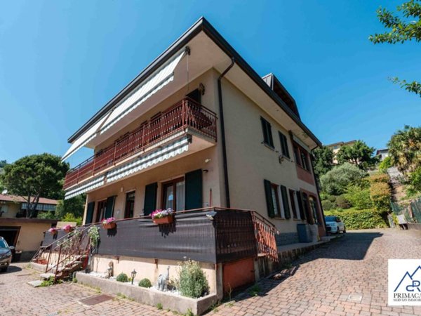 casa indipendente in vendita a Caravate