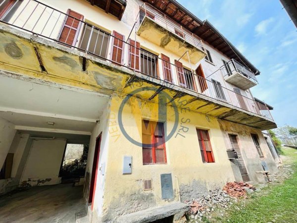 casa indipendente in vendita a Caravate