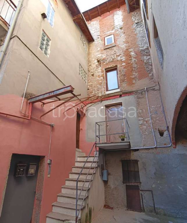 appartamento in vendita a Caravate