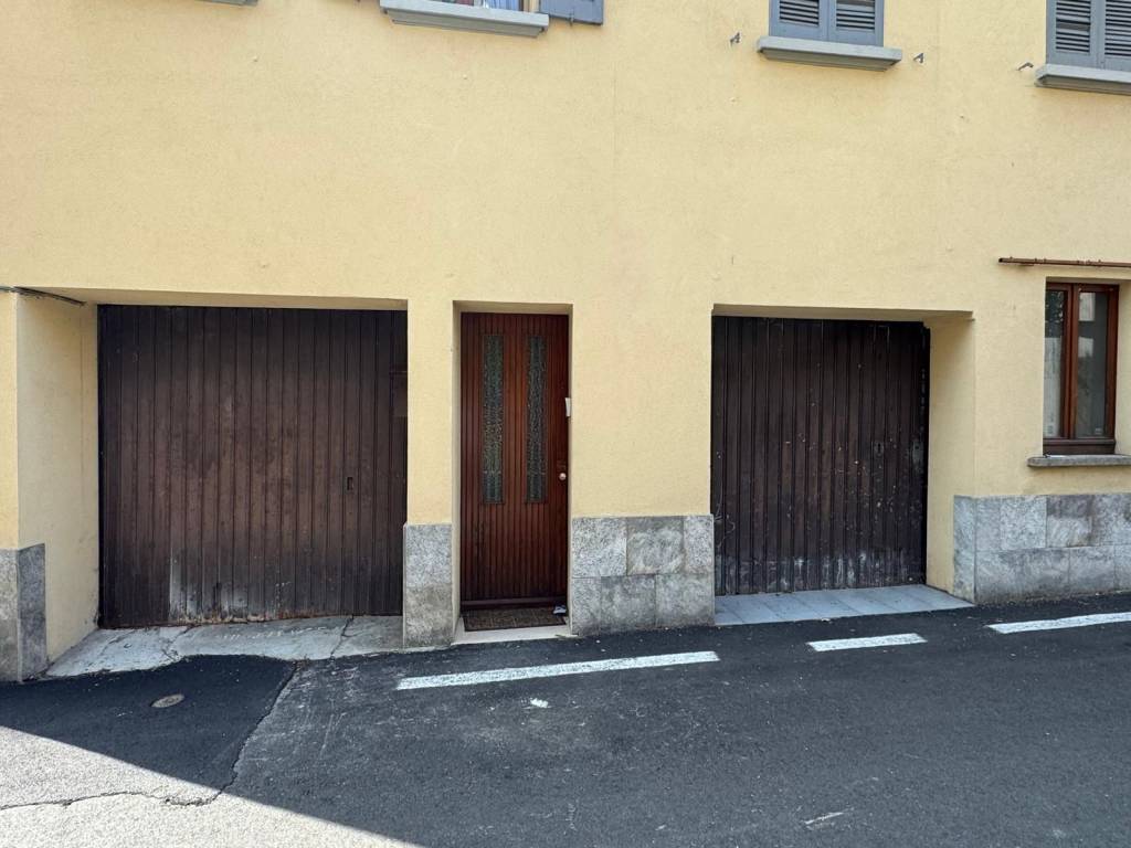 appartamento in vendita a Caravate in zona Castello