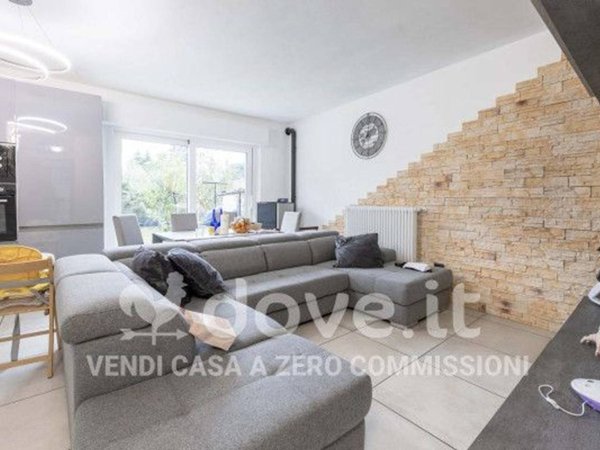casa indipendente in vendita a Caravate