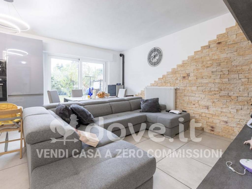 casa indipendente in vendita a Caravate