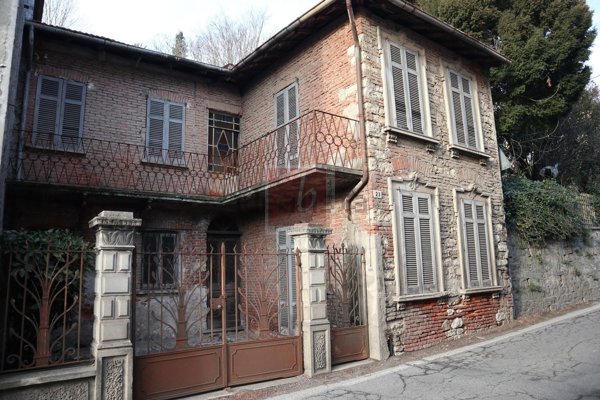 appartamento in vendita a Caravate
