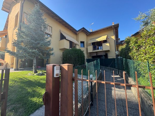 appartamento in vendita a Caravate