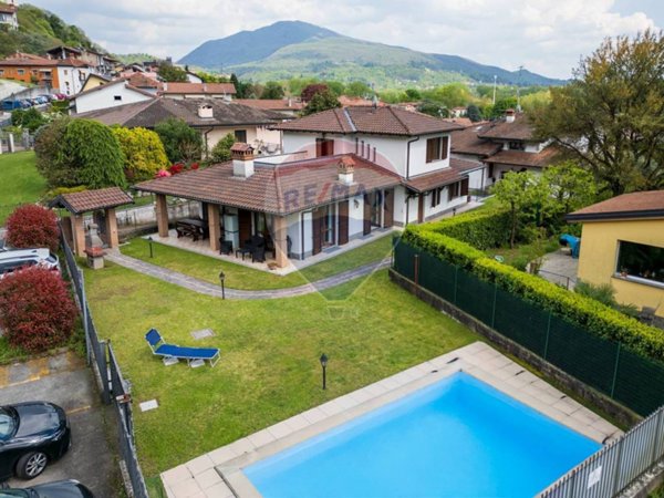 casa indipendente in vendita a Caravate