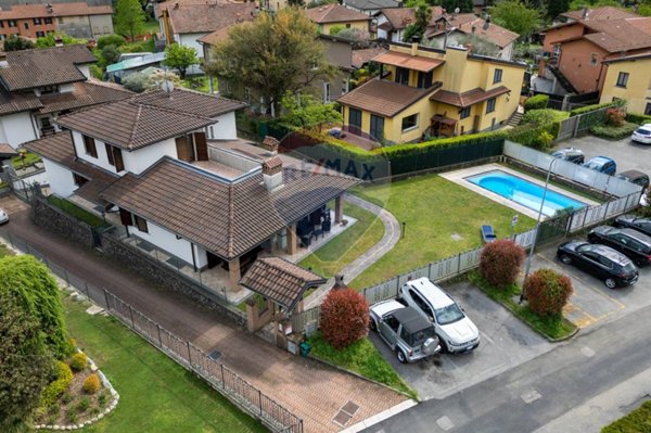 casa indipendente in vendita a Caravate