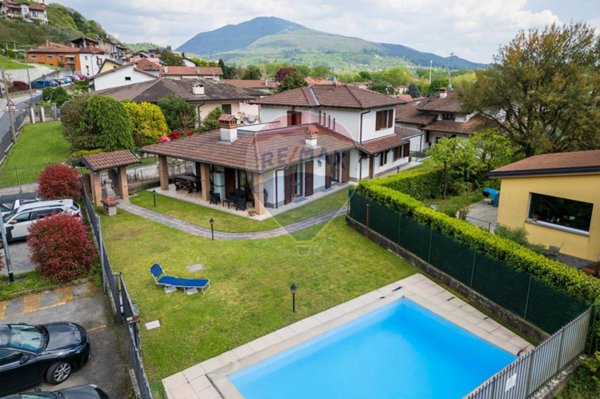 casa indipendente in vendita a Caravate