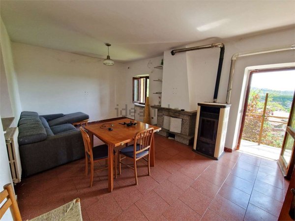 casa indipendente in vendita a Caravate