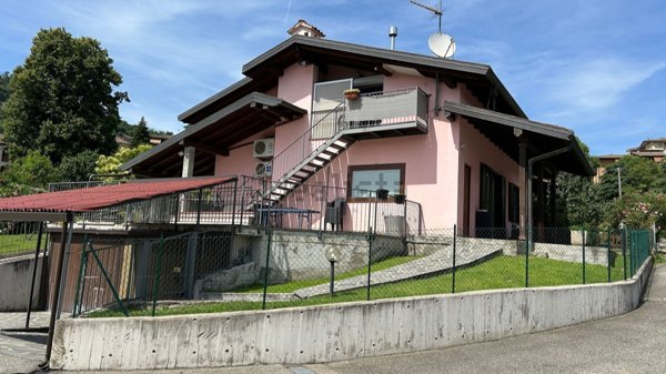 casa indipendente in vendita a Caravate