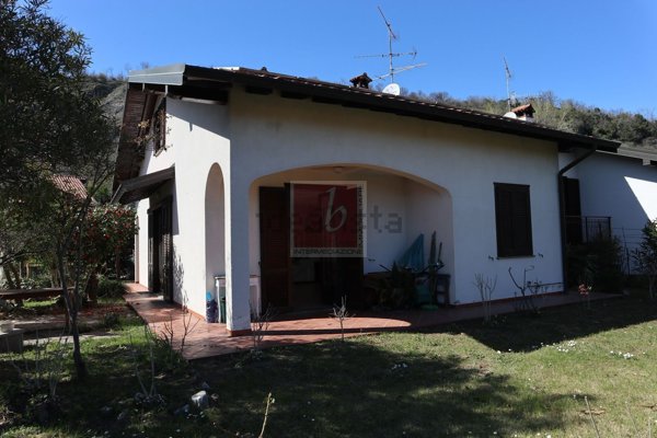 casa indipendente in vendita a Caravate