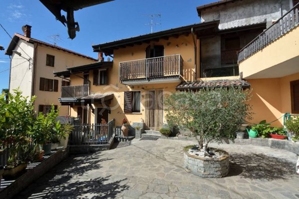 appartamento in vendita a Caravate