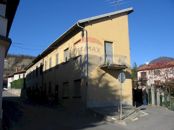 casa semindipendente in vendita a Caravate