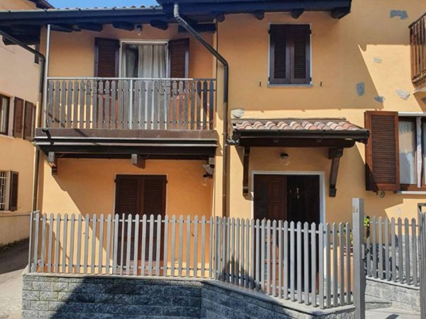 appartamento in vendita a Caravate