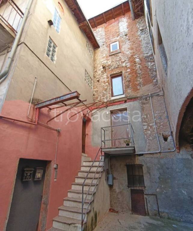 appartamento in vendita a Caravate