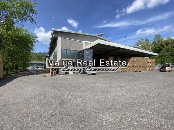 capannone in vendita a Caravate