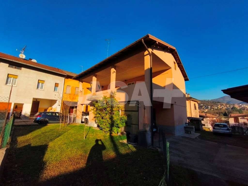 casa indipendente in vendita a Caravate