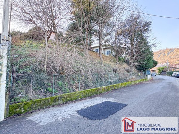 terreno edificabile in vendita a Caravate in zona Canton d'Oro