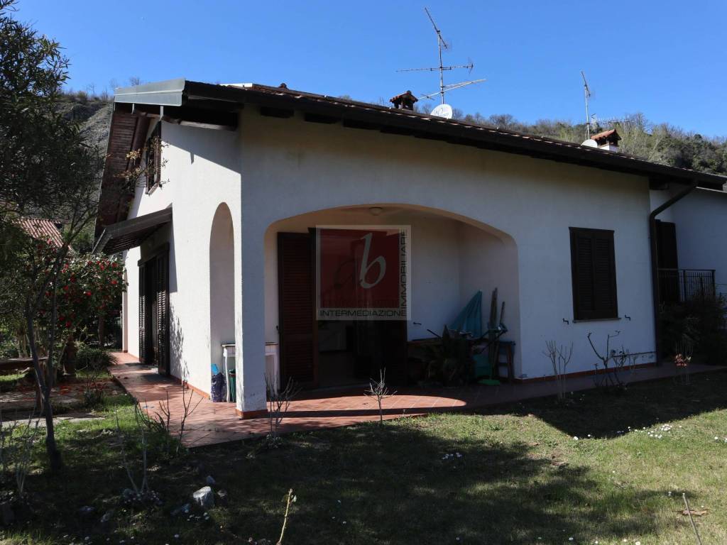 casa indipendente in vendita a Caravate