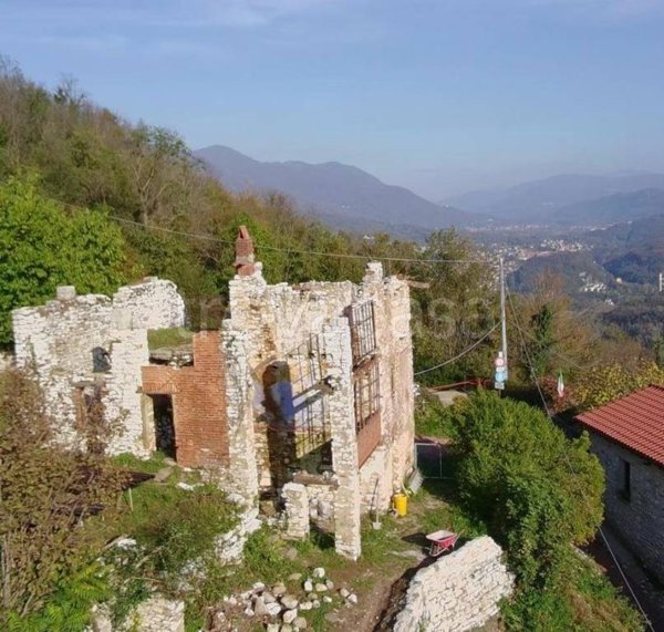 casa indipendente in vendita a Caravate in zona San Clemente