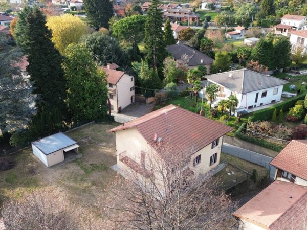 casa indipendente in vendita a Caravate