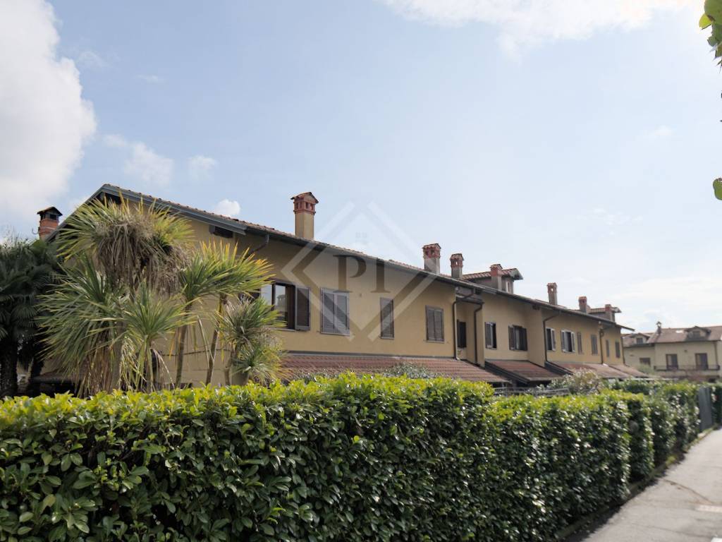 casa indipendente in vendita a Caravate