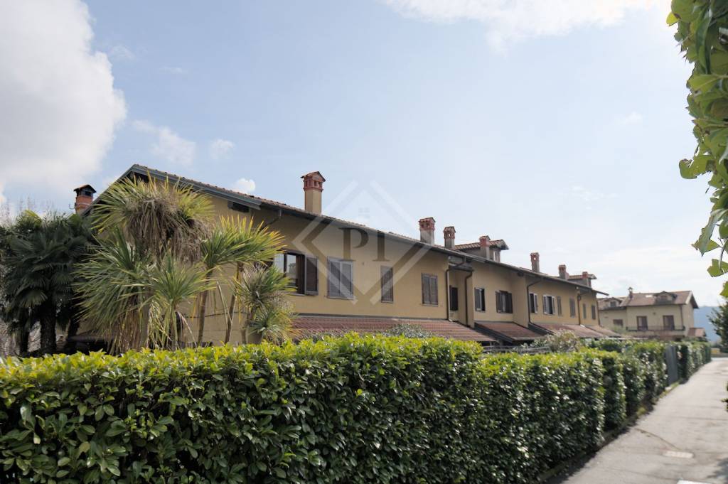 casa indipendente in vendita a Caravate