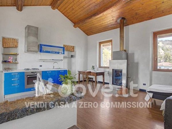 appartamento in vendita a Caravate in zona Cadè