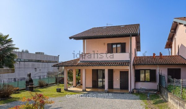 casa semindipendente in vendita a Caravate