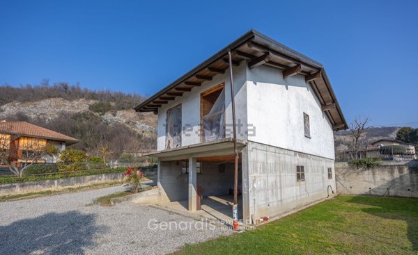 casa indipendente in vendita a Caravate