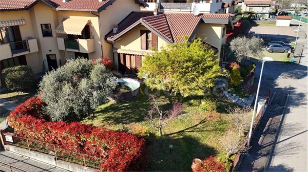 casa indipendente in vendita a Caravate