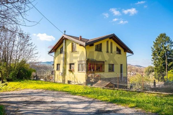 casa indipendente in vendita a Caravate