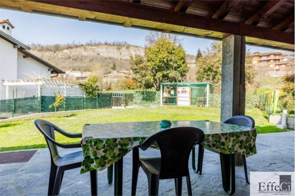 casa indipendente in vendita a Caravate