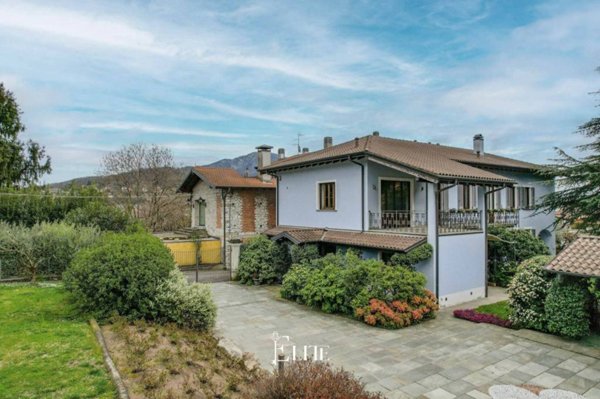 casa indipendente in vendita a Caravate