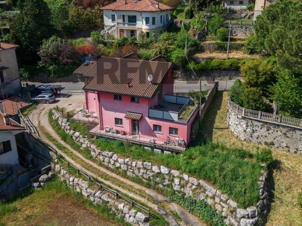 casa indipendente in vendita a Caravate