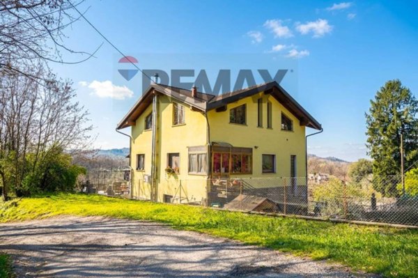 casa indipendente in vendita a Caravate in zona Canton d'Oro