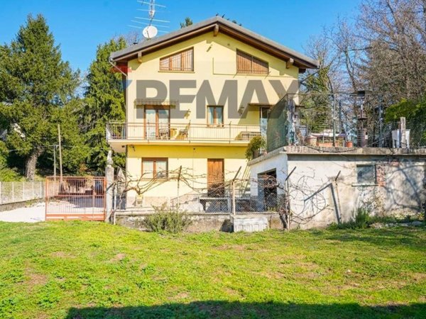 casa indipendente in vendita a Caravate in zona Canton d'Oro