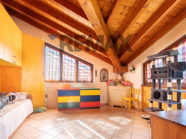 casa indipendente in vendita a Caravate in zona Canton d'Oro