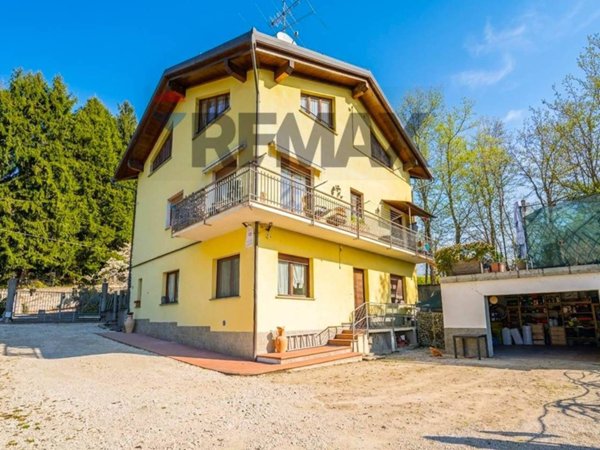 casa indipendente in vendita a Caravate in zona Canton d'Oro
