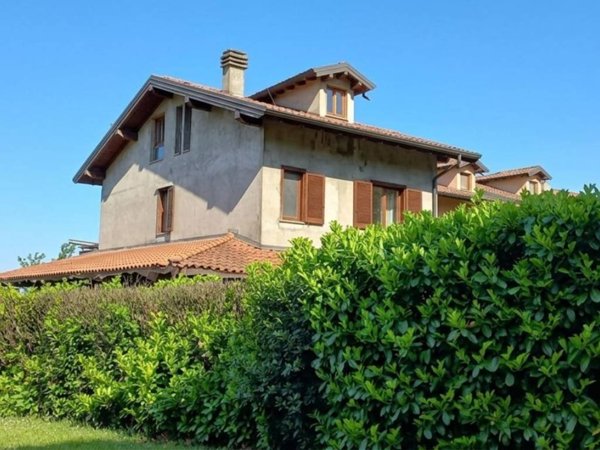 casa indipendente in vendita a Caravate