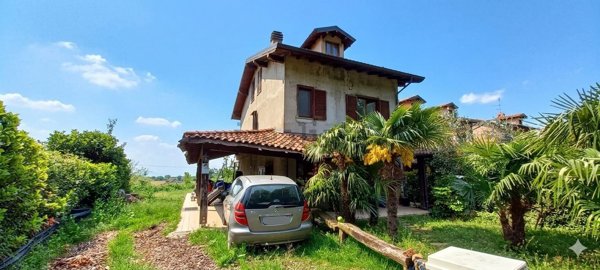 casa indipendente in vendita a Caravate