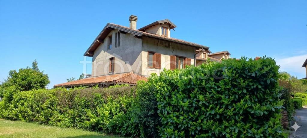 casa indipendente in vendita a Caravate