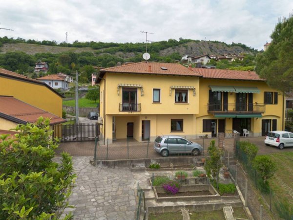 casa indipendente in vendita a Caravate