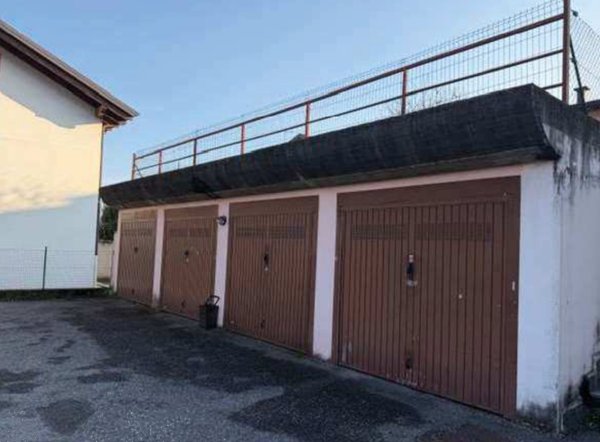 appartamento in vendita a Caravate in zona Canton d'Oro